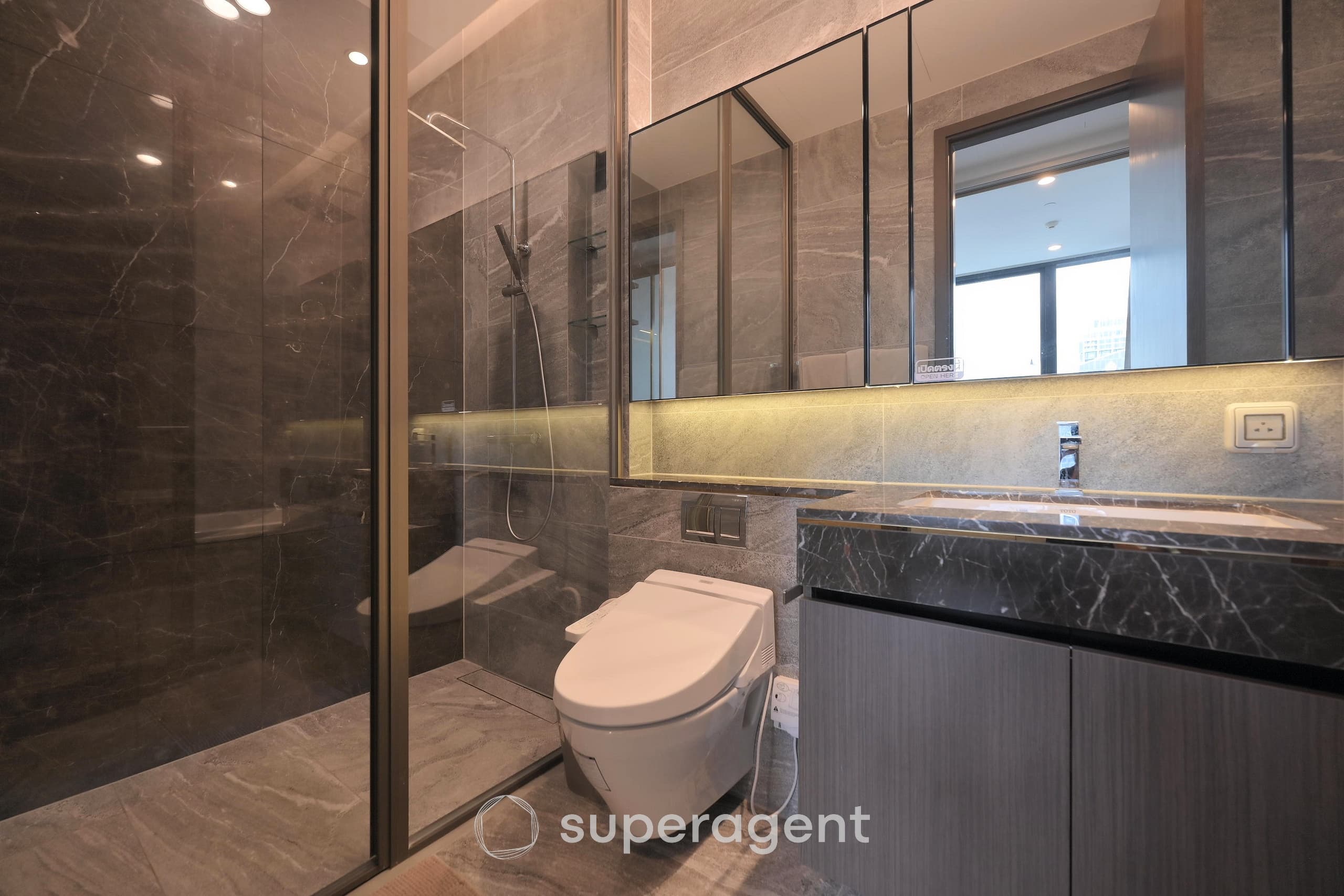 The Esse Sukhumvit 36 Hurry to book!! Limited quantity 3