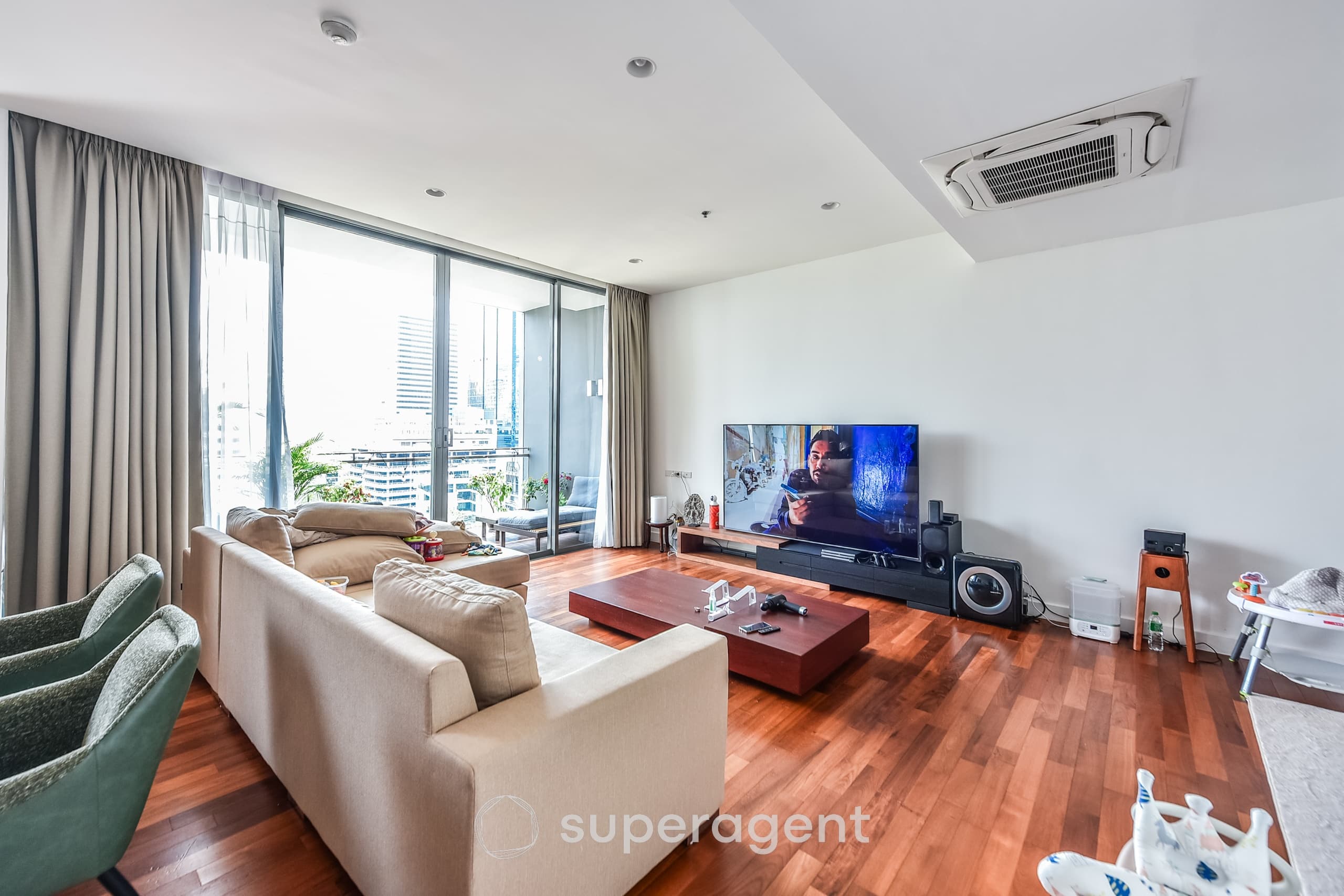 Domus 16,18 near BTS Asok Luxury Condo Ready to Move-in at the Best Location