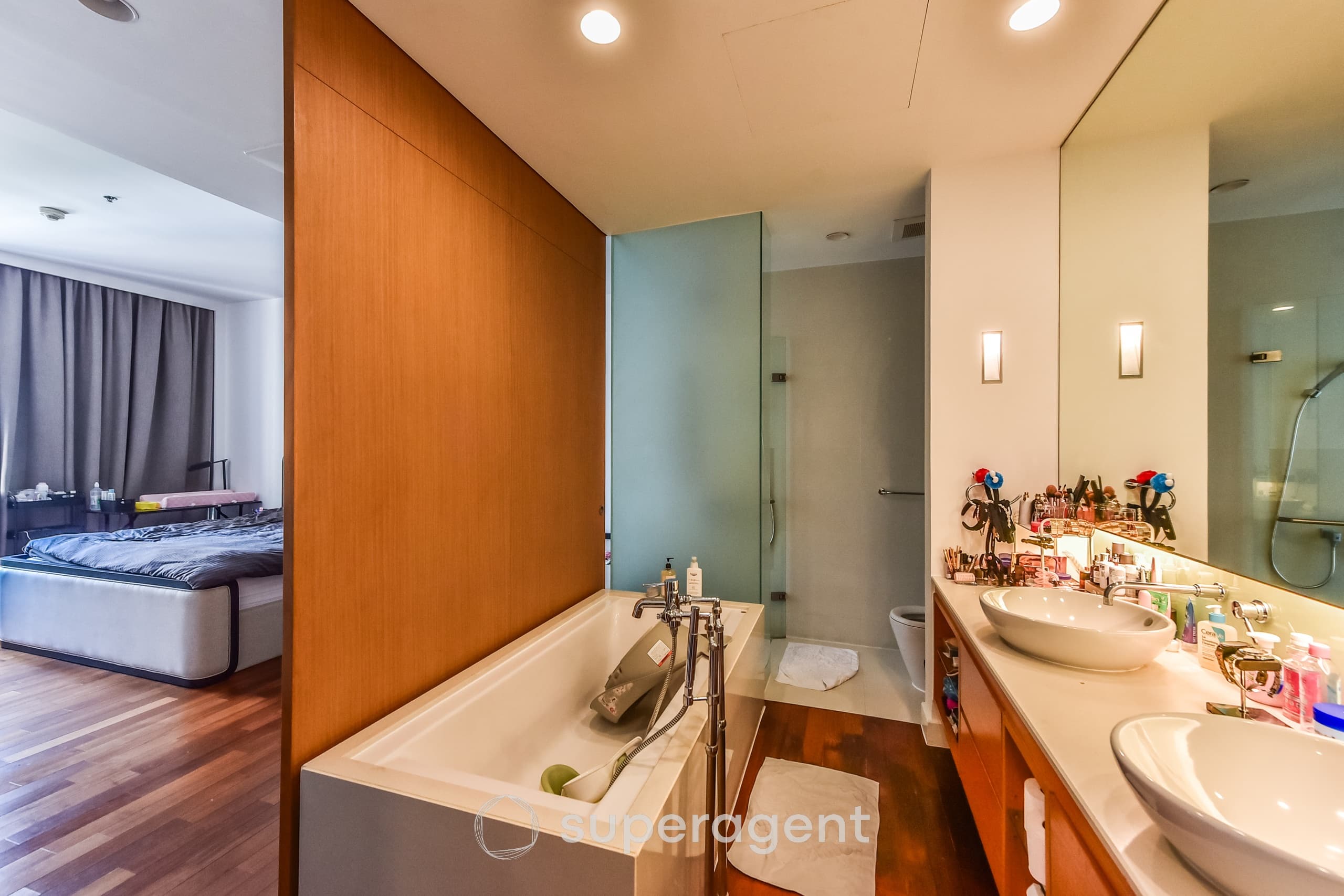 Domus 16,18 near BTS Asok Luxury Condo Ready to Move-in at the Best Location 3