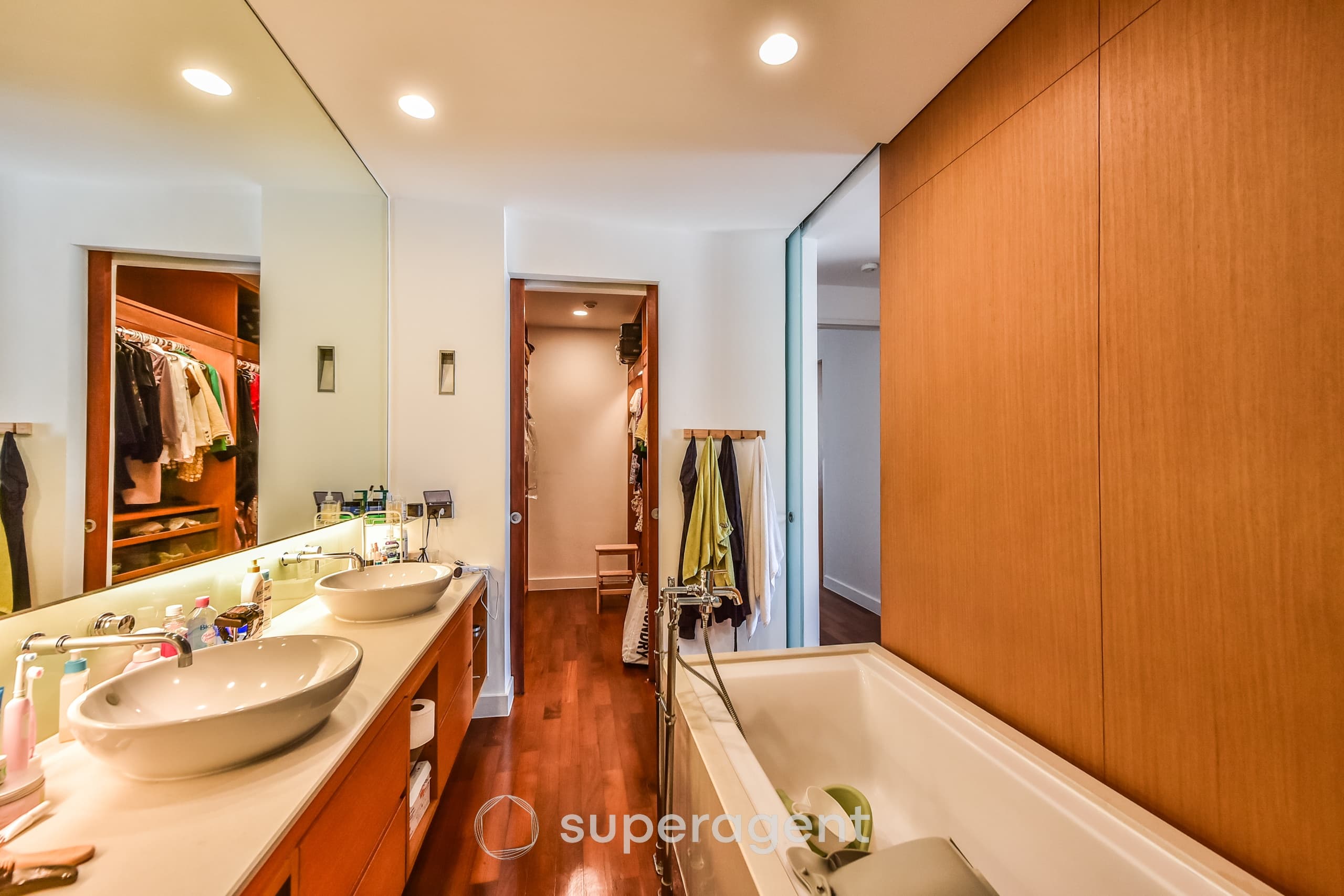 Domus 16,18 near BTS Asok Luxury Condo Ready to Move-in at the Best Location 2