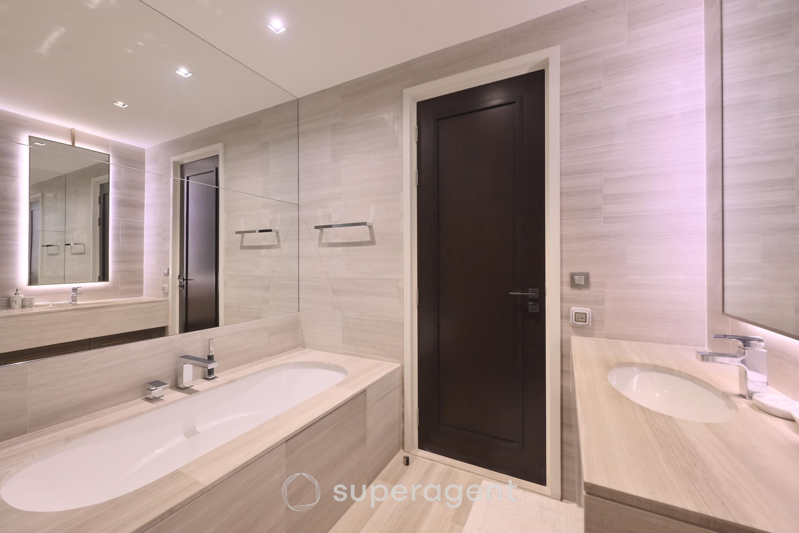 Start your comfort here The Diplomat 39 near BTS Phrom Phong 2