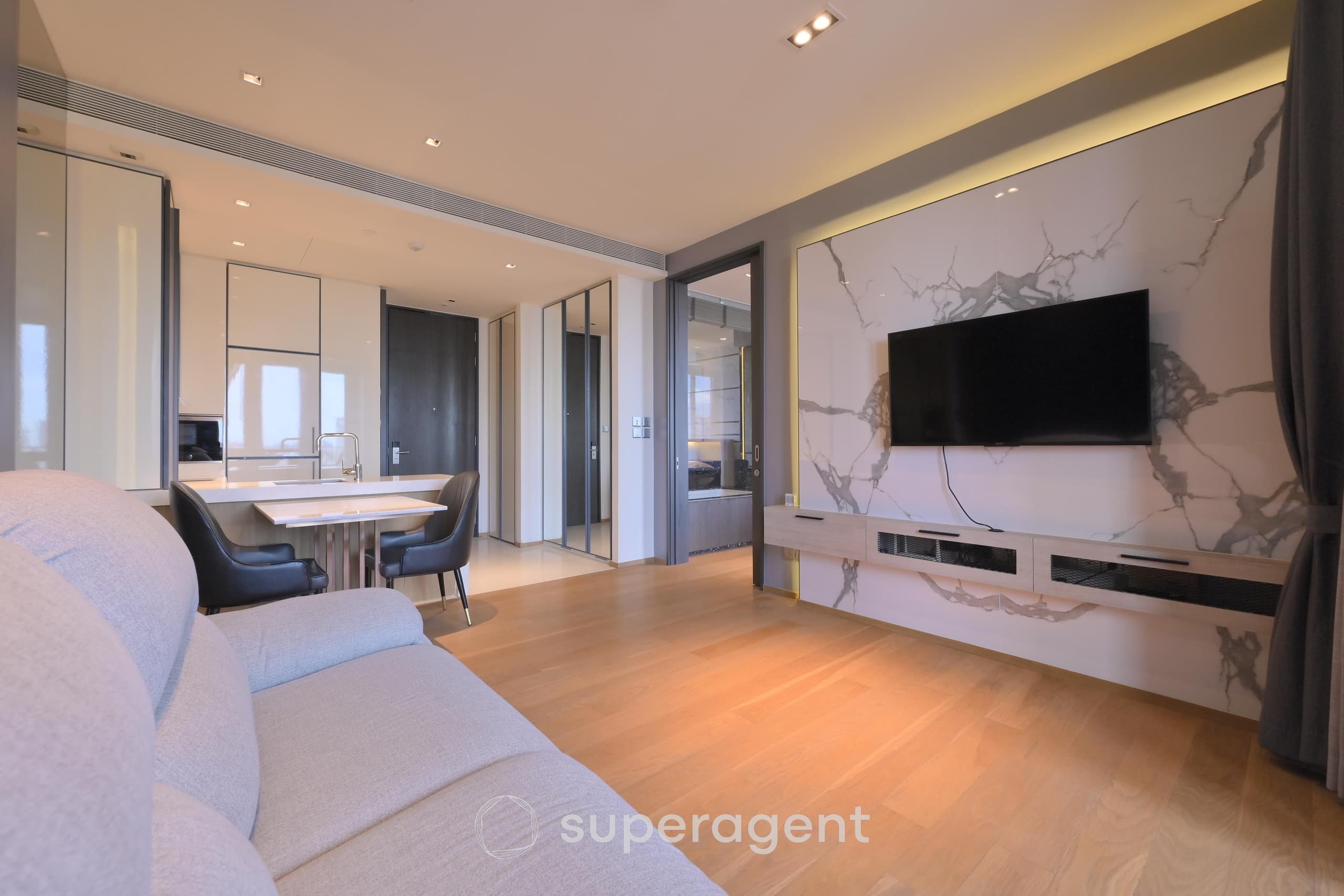 Beatniq Sukhumvit 32 near BTS Thong Lo Location Near Employment, Surrounded by Lifestyles