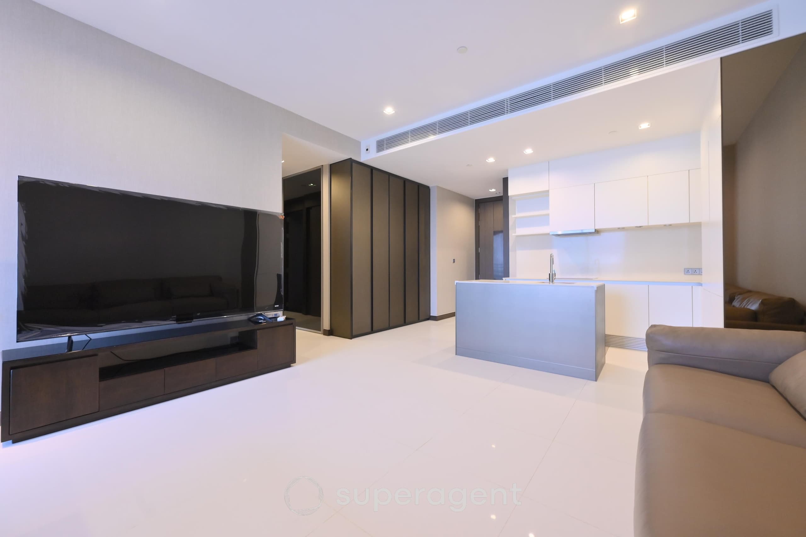 Ultimate Luxury Lifestyle with Convenience Q1 Sukhumvit near BTS Nana