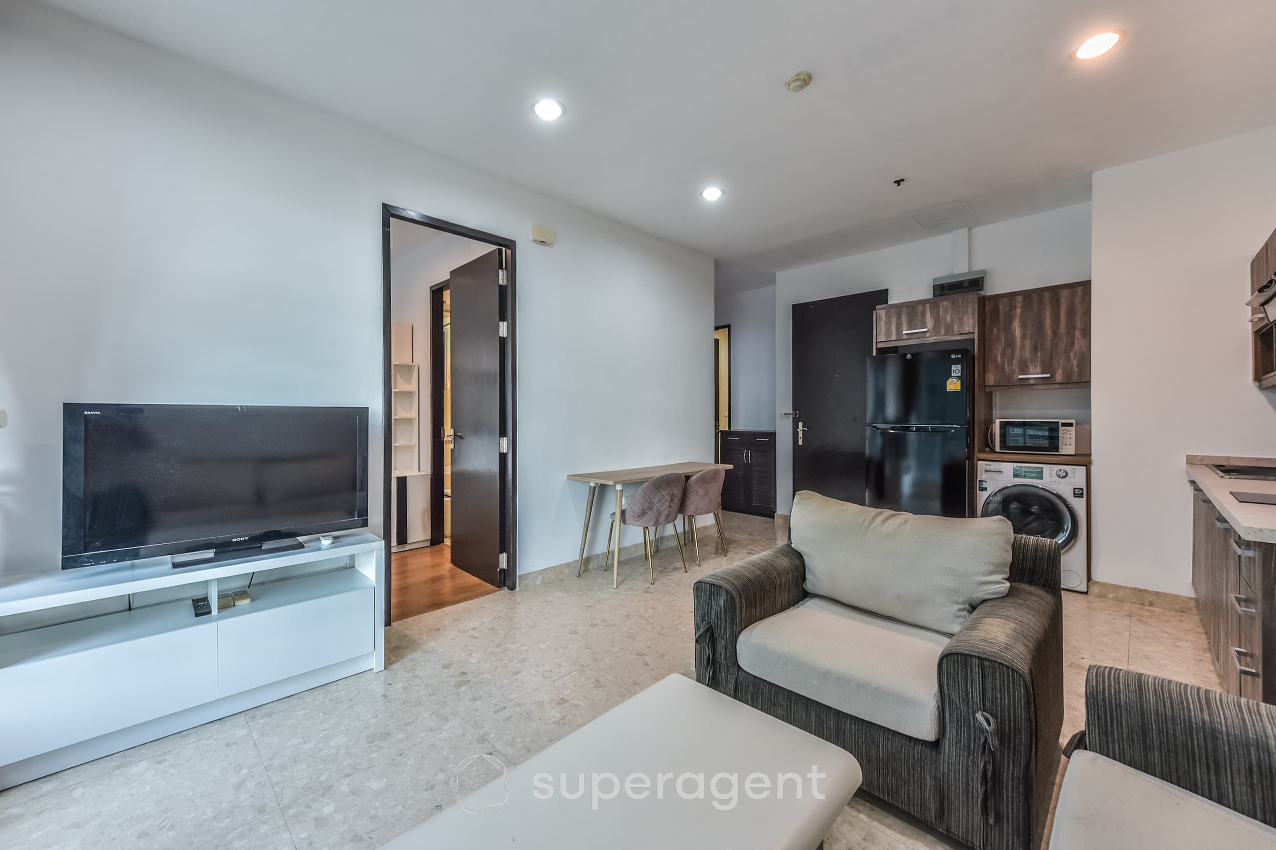 Baan Klang Krung Siam Pathumwan, Fully Furnished and Effortlessly Move-in Ready, Near Airport Rail Link Phaya Thai