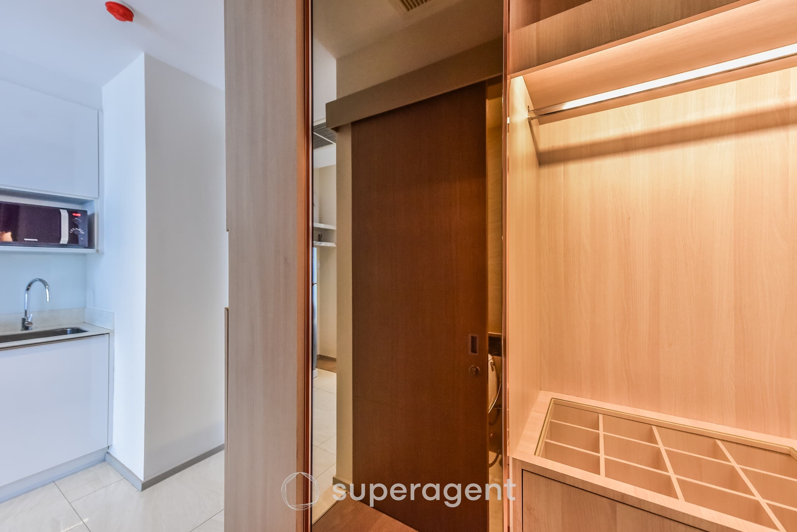 Ashton Silom near BTS Chong Nonsi Room available, great price 3