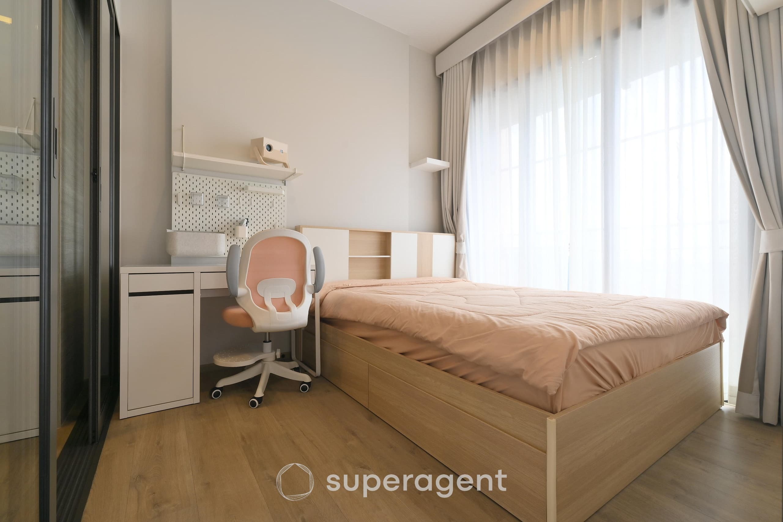 The Crest Park Residences Special price, limited quantity near MRT Phahonyothin Station 2