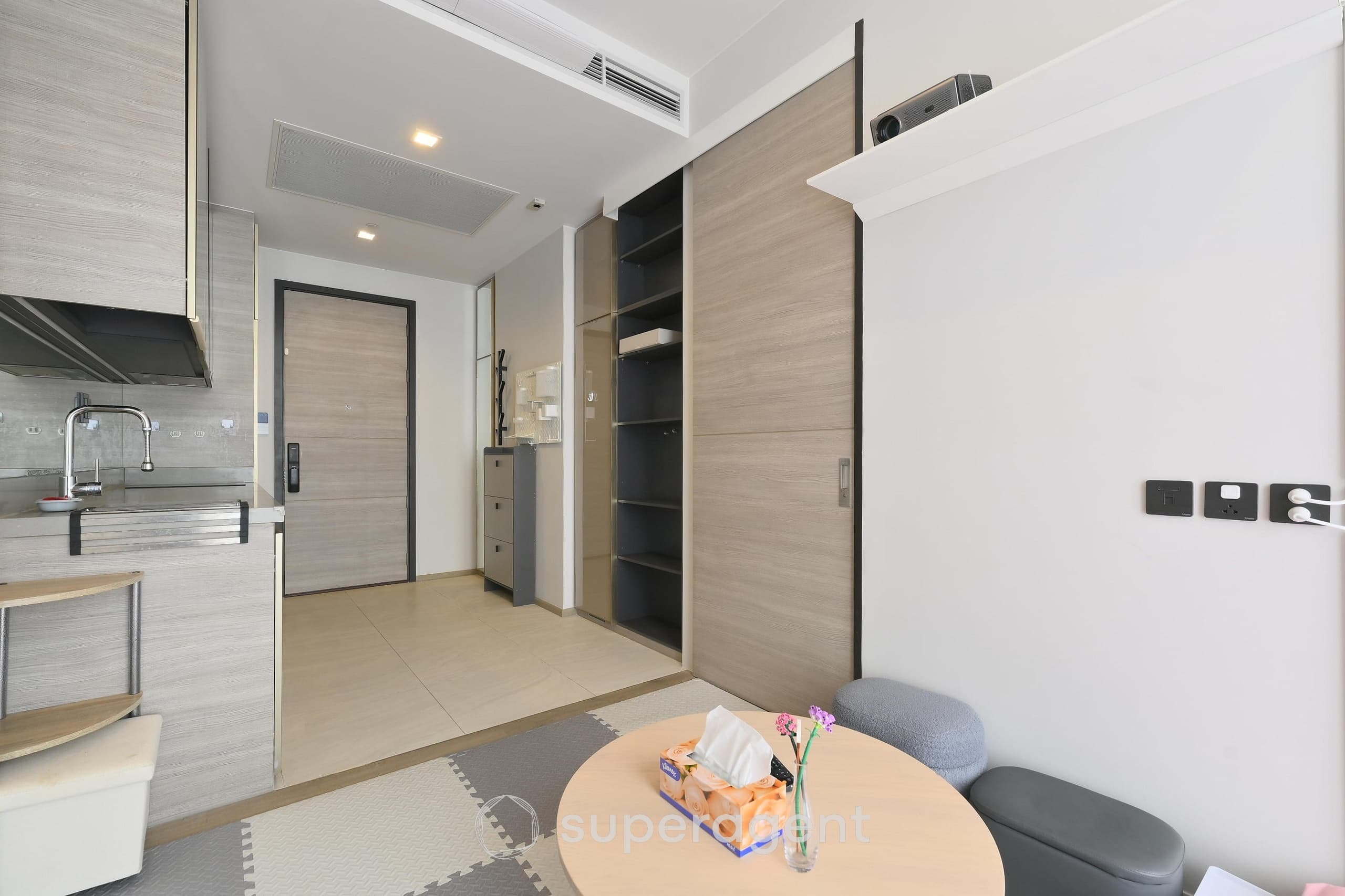 The Crest Park Residences Special price, limited quantity near MRT Phahonyothin Station