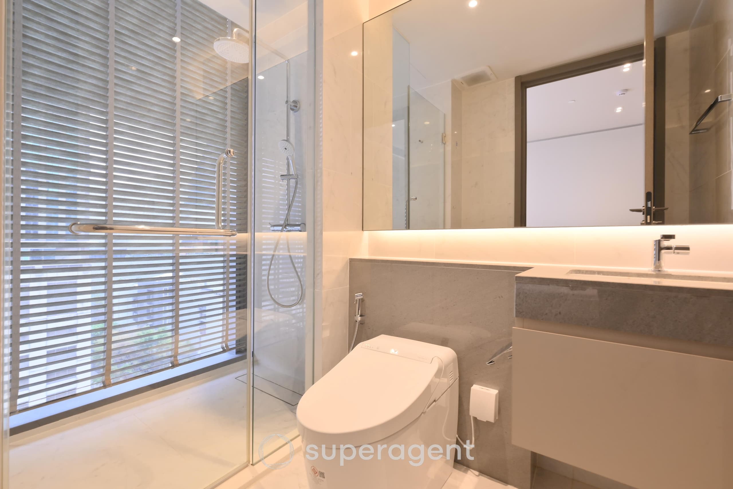 Tonson One Residence Premium Luxury Condo in Prime Location near BTS Chit Lom 3